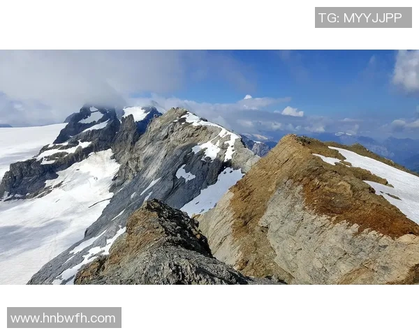 吴伟独家分享攀岩技巧与心得助你征服高峰挑战自我极限