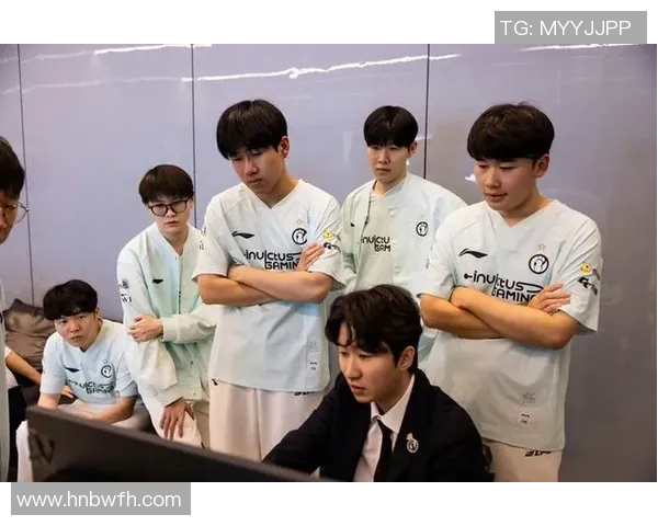 赛后分析：IG与TES对决中的战术博弈与团队协作探讨