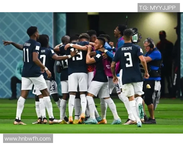 华伦西亚与里尔激战成和比分揭晓精彩对决引发球迷热议 华伦西亚与里尔激战成和比分揭晓精彩对决引发球迷热议